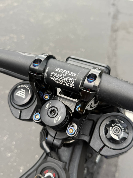 Prickly mount titanium